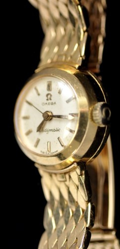 Lot 347 - Omega Ladymatic: an 18ct. gold lady's cocktail...