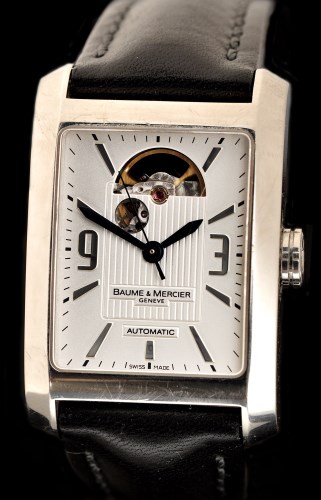 Lot 351 - Baume & Mercier: a Hampton Classic XL...