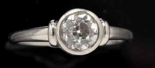 Lot 370 - A single stone solitaire diamond ring, the old...