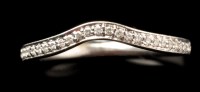 Lot 403 - A diamond wedding ring, set with twenty five...
