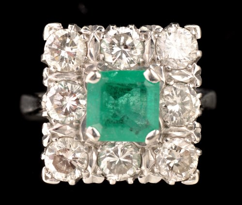 Lot 468 - An emerald and diamond cluster ring, the...
