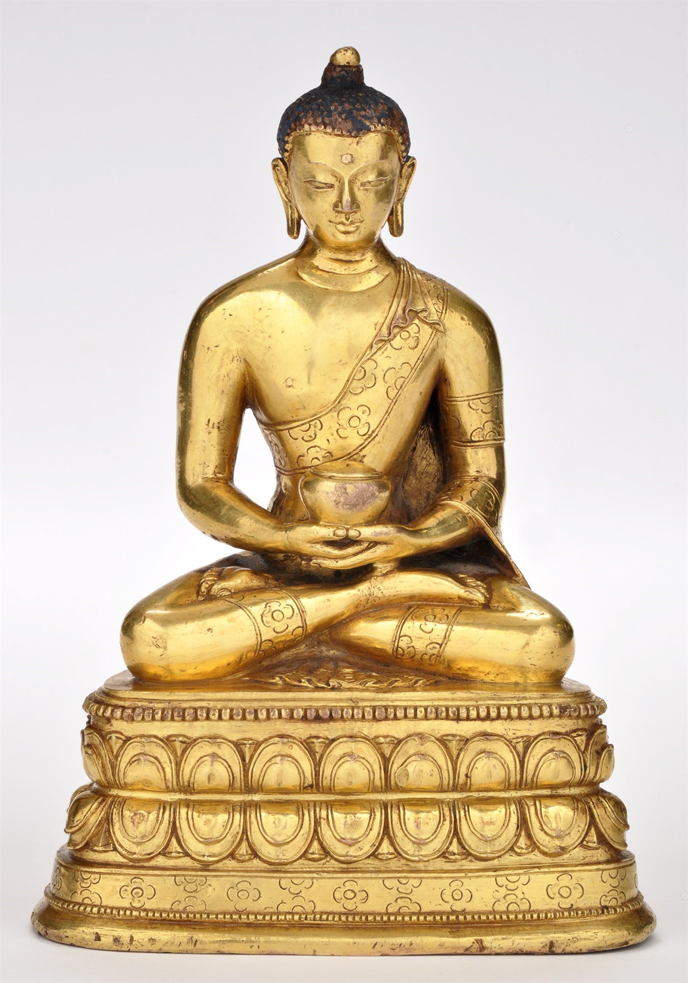 Lot 623 - Chinese gilt bronze figure of Buddha