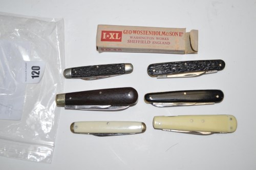Lot 120 - A collection of five Vintage pocket knives by '...