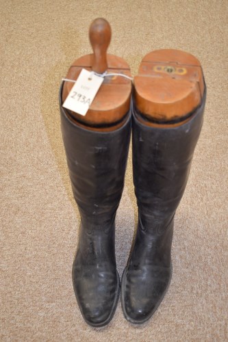 Lot 293 - A pair of gents black leather riding boots...