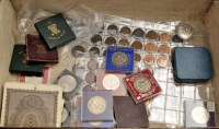 Lot 114 - A quantity of coinage, to include: Queen...