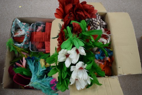 Lot 1627 - Magic feather trick bouquets of flowers; and...