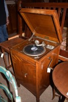 Lot 883 - A hand-operated gramophone in oak cabinet.