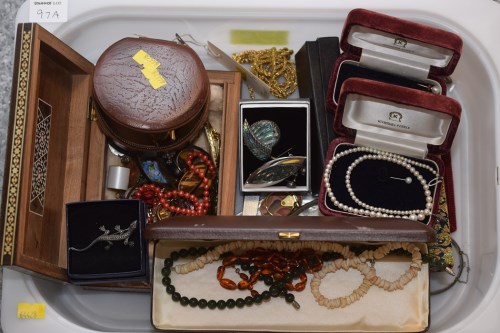 Lot 97 - A quantity of jewellery, to include: cultured...