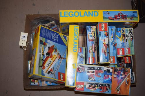 Lot 169 - Lego, to include: Light and sound system 6482,...
