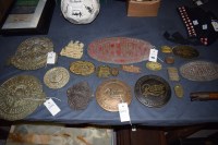 Lot 399 - A quantity of brass and other plaques, to...