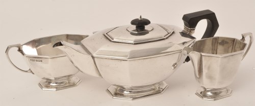 Lot 427 - A George V three-piece silver tea service, by...
