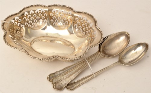 Lot 434 - A set of six Edwardian silver dessert spoons,...