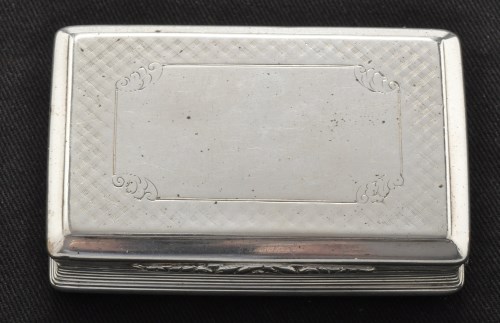 Lot 460 - A Victorian silver snuff box, by Nathaniel...