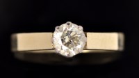 Lot 601 - A single stone solitaire diamond ring, the...