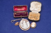 Lot 27 - A carved shell cameo brooch depicting kneeling...