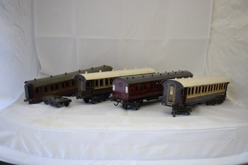 Lot 1559 - Bassett Lowke 0-gauge bogie coaches, to...