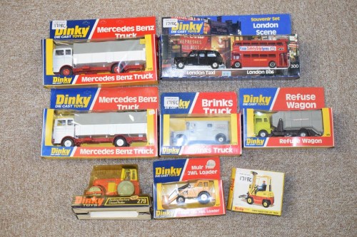 Lot 1718 - Boxed Dinky Toys, to include: 275 Brinks...