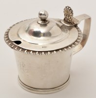 Lot 577 - A Georgian silver mustard pot, by Thomas...