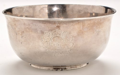 Lot 592 - An Elizabeth II silver bowl, by William Comyns...