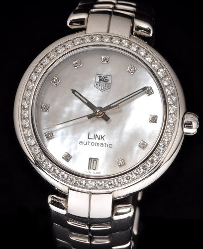 Lot 628 - Tag Heuer: a lady's stainless steel Link...