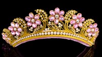 Lot 700 - A pink and white paste stone tiara, set with...