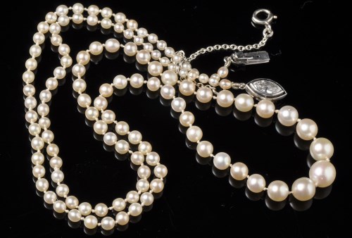 Lot 701 - An early 20th Century pearl necklace, the...