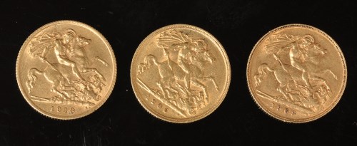 Lot 102 - 3 gold half sovereigns, 2 Edward VII 1906/8,...