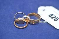 Lot 425 - An 18ct. yellow gold and diamond set ring...