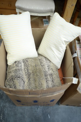 Lot 10 - A collection of miscellaneous scatter cushions.