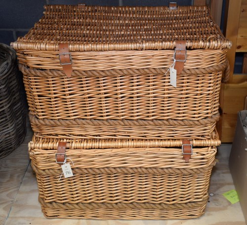 Lot 76 - A pair of rectangular baskets with rope...