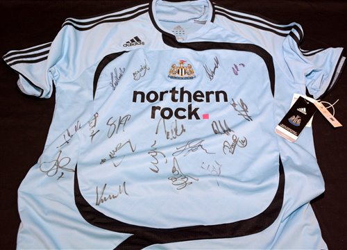 Lot 98 - A Newcastle United 2007 - 2008 season away...