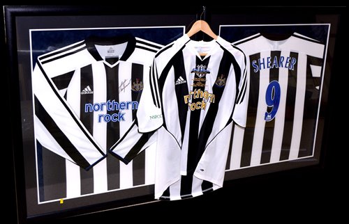 Lot 94 - An Alan Shearer No.9 Newcastle United replica...
