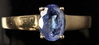 Lot 801 - A tanzanite ring