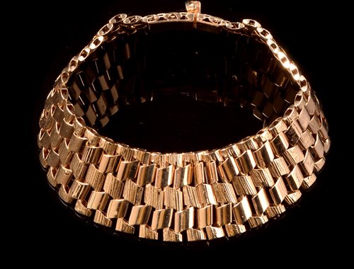 Lot 759 - Gold bracelet.