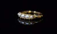 Lot 777 - Pearl and diamond ring.