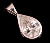 Lot 825 - Diamond pendant