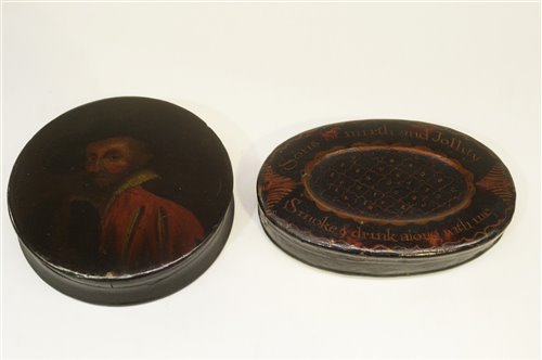 Lot 638 - Two snuff boxes