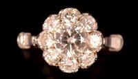 Lot 795 - Diamond cluster ring