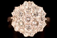 Lot 792 - Diamond cluster ring