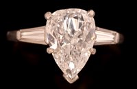 Lot 779 - Pear-cut diamond ring