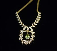 Lot 727 - A peridot and seed pearl necklace
