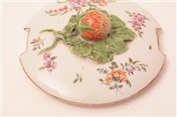 Lot 102 - An 18th Century English porcelain butter dish