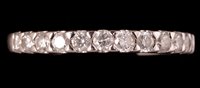 Lot 535 - Twelve stone diamond ring.