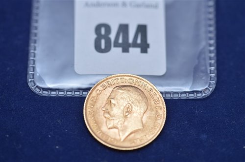 Lot 844 - 1915 Gold sovereign