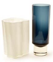 Lot 1015 - Alvar Aalto savoy vase and a cylinder vase