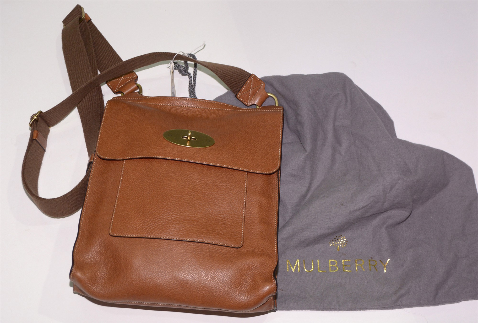 Lot 285 - Mulbery Antony Messenger shoulder bag.