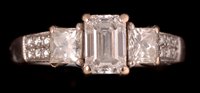 Lot 813 - Diamond ring