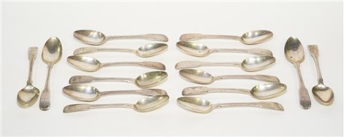Lot 590 - Sixteen Georgian silver teaspoons