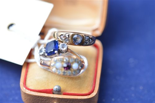 Lot 932 - An opal style stone and white stone ring