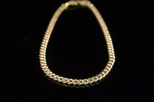 Lot 708 - 18ct gold necklace
